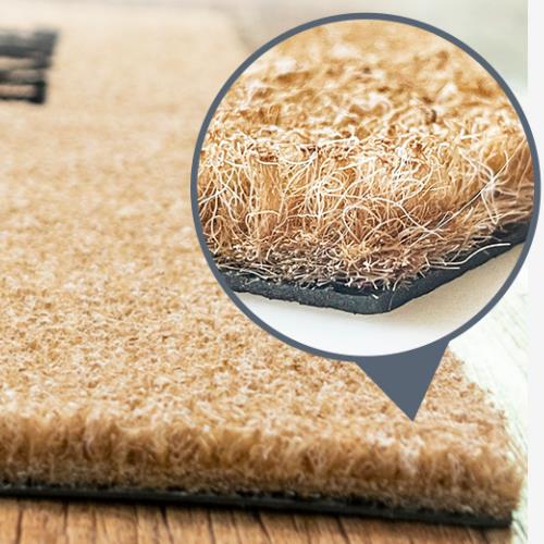 Nahaufnahme der Oberfl&auml;che der Fu&szlig;matte aus Kokospalmenimitat