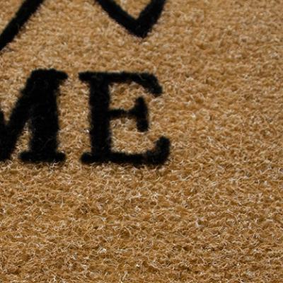 Nahaufnahme der Oberfl&auml;che der Fu&szlig;matte aus Kokospalmenimitat (2)